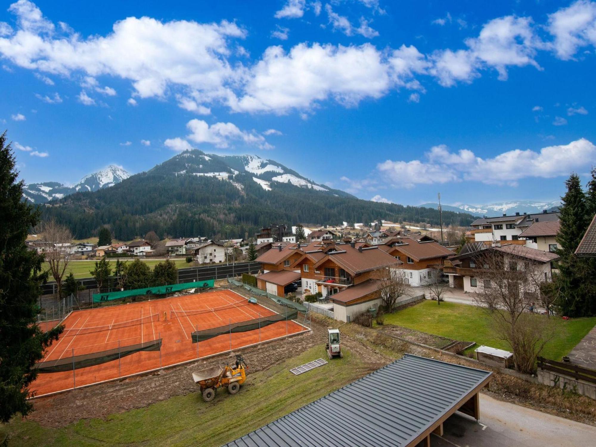 Luxury Penthouse With Balcony Ski Storage Carport Lift Apartment Brixen im Thale Exterior foto