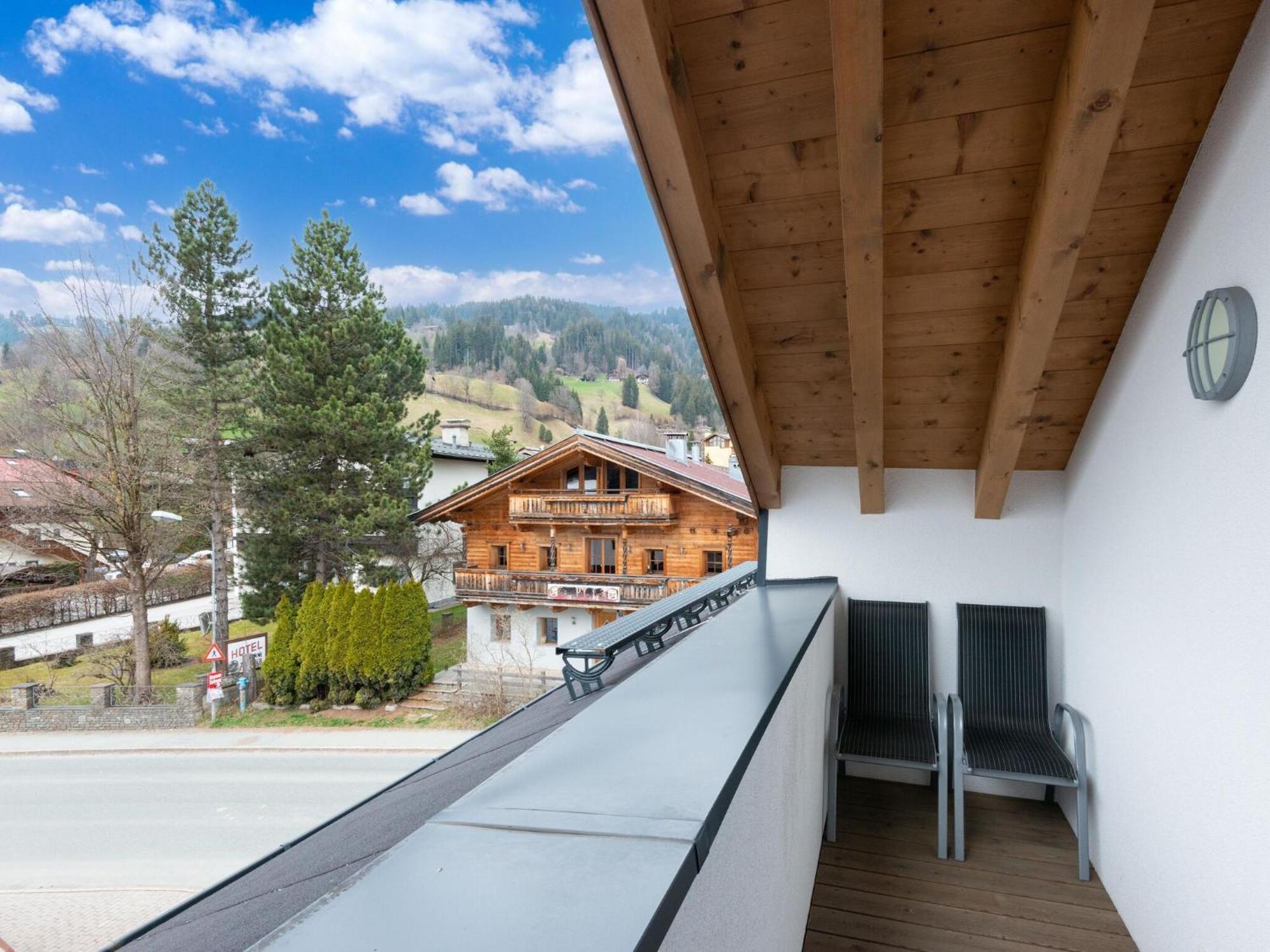 Luxury Penthouse With Balcony Ski Storage Carport Lift Apartment Brixen im Thale Exterior foto