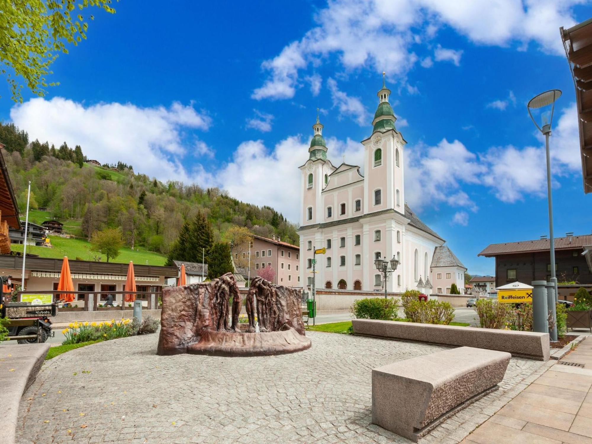 Luxury Penthouse With Balcony Ski Storage Carport Lift Apartment Brixen im Thale Exterior foto