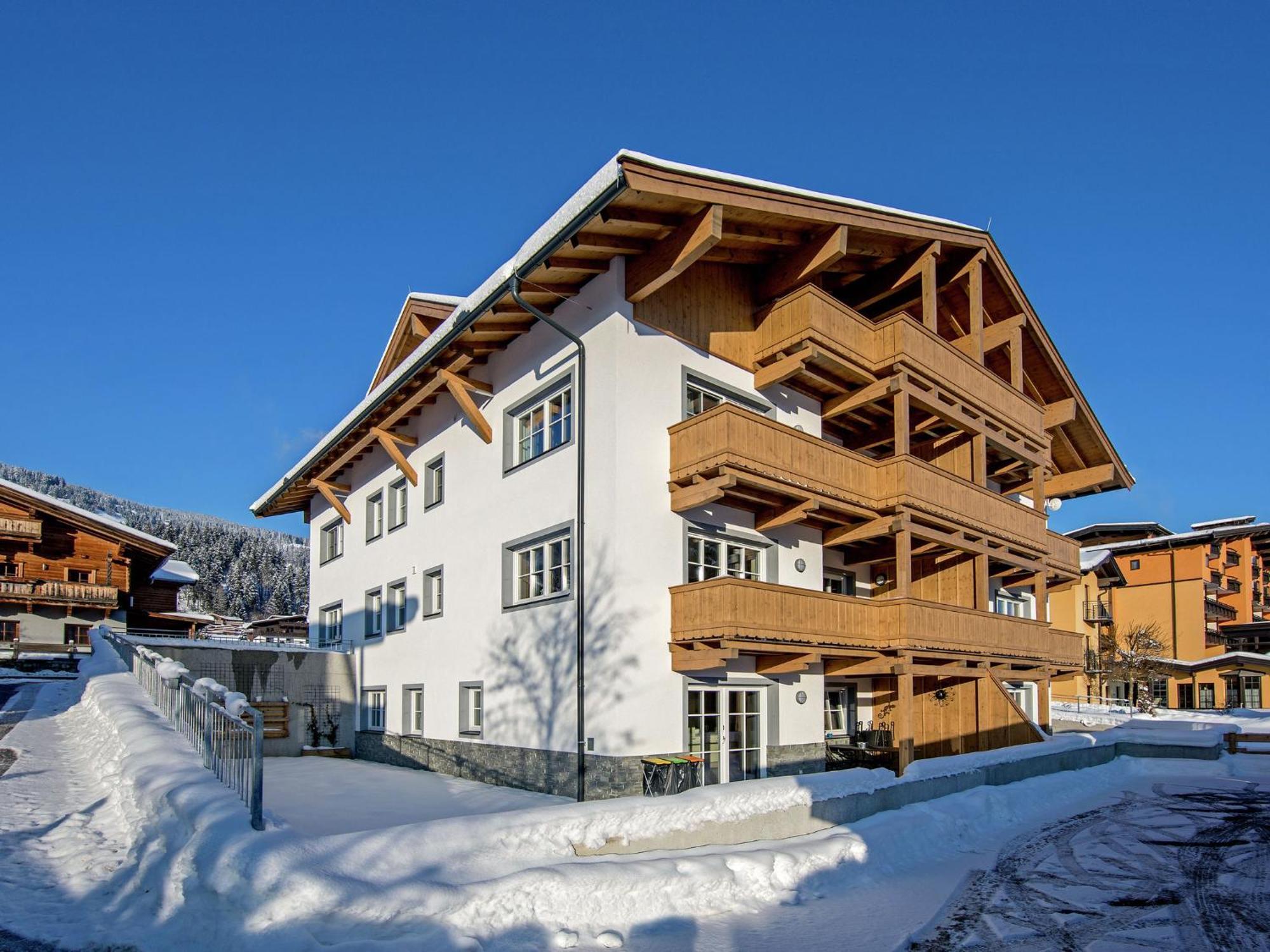 Luxury Penthouse With Balcony Ski Storage Carport Lift Apartment Brixen im Thale Exterior foto