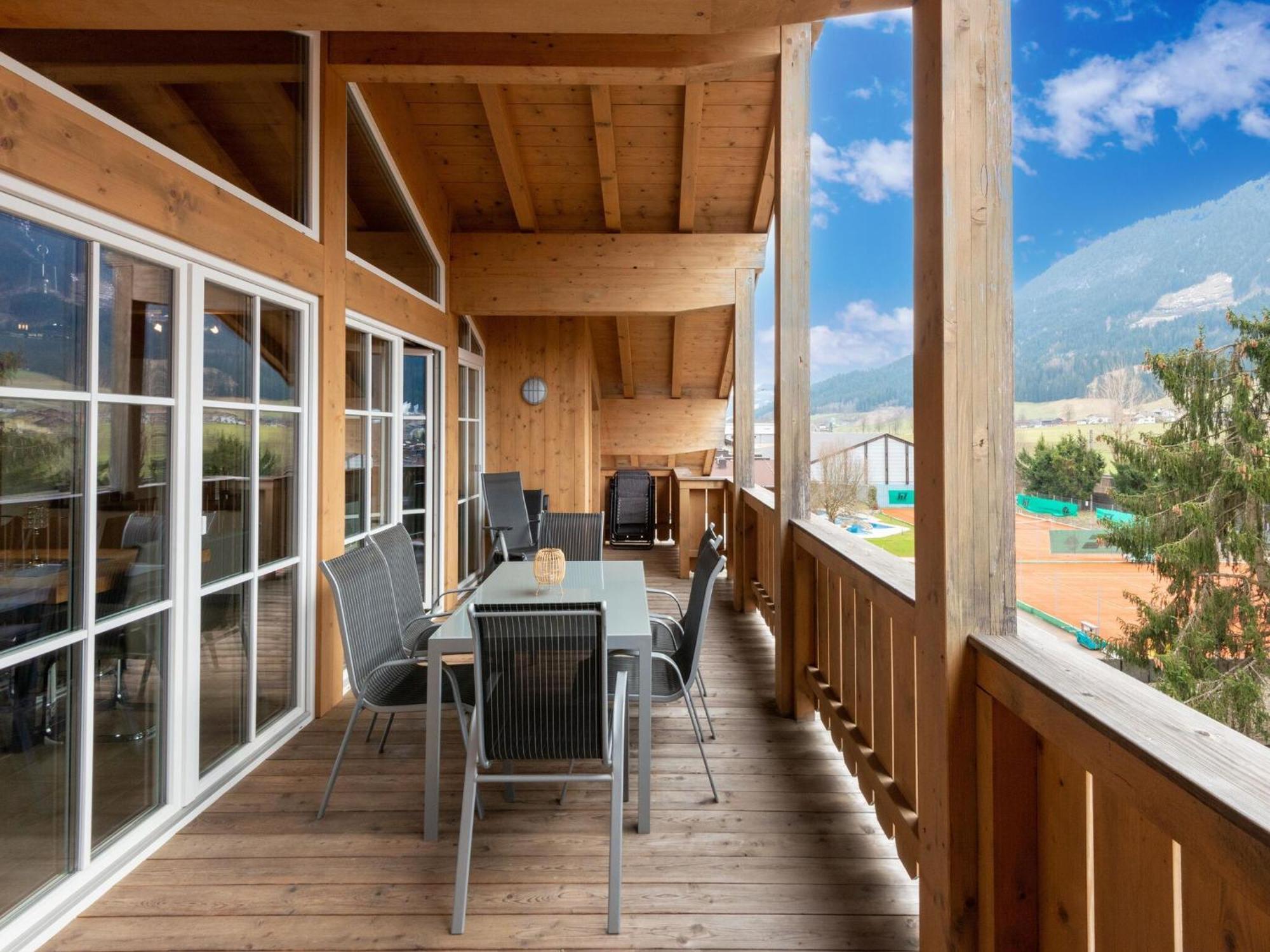 Luxury Penthouse With Balcony Ski Storage Carport Lift Apartment Brixen im Thale Exterior foto