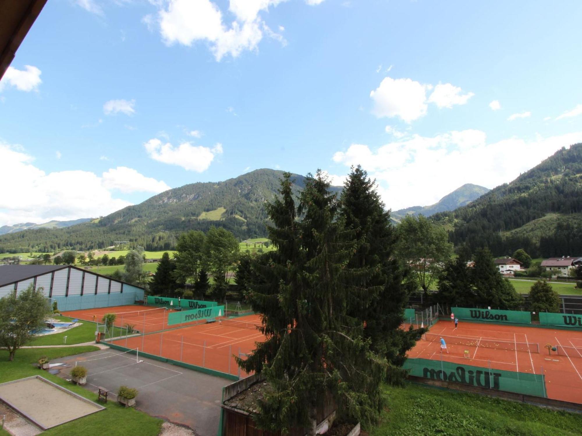 Luxury Penthouse With Balcony Ski Storage Carport Lift Apartment Brixen im Thale Exterior foto