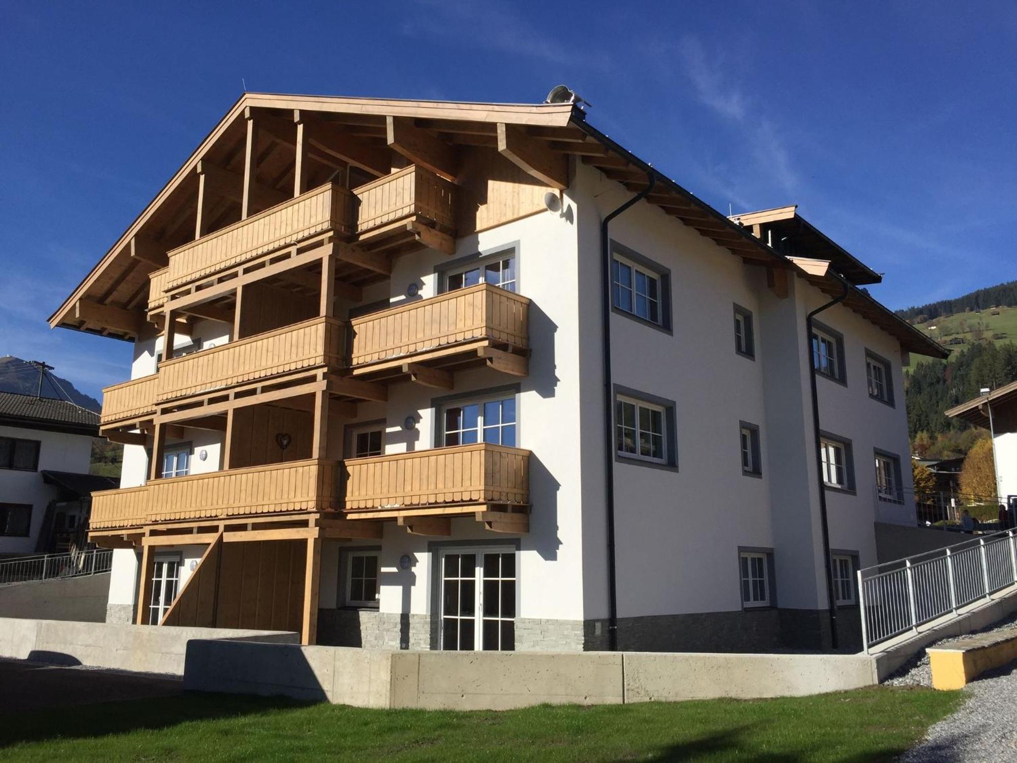 Luxury Penthouse With Balcony Ski Storage Carport Lift Apartment Brixen im Thale Exterior foto