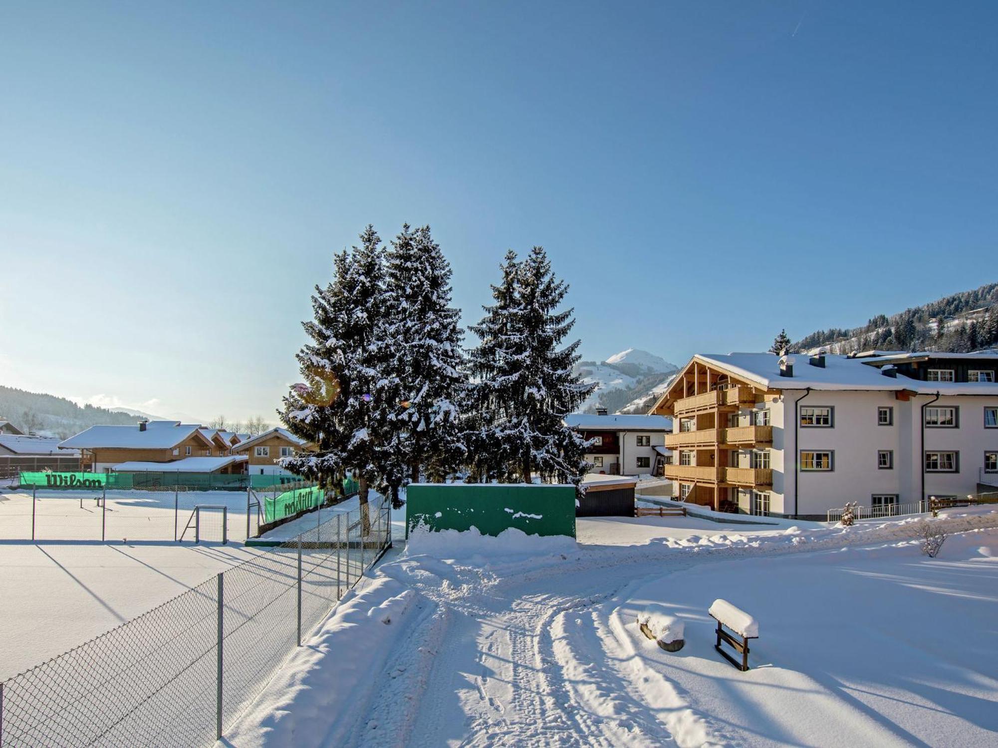 Luxury Penthouse With Balcony Ski Storage Carport Lift Apartment Brixen im Thale Exterior foto